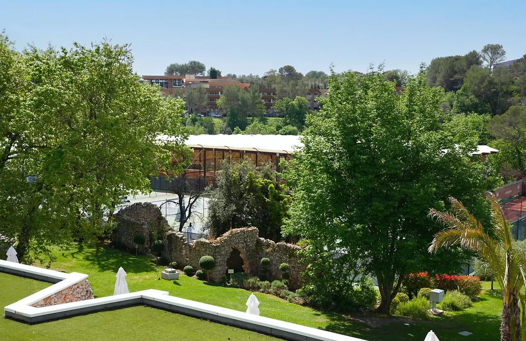 Mouratoglou Hotel&Resort-1